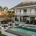 Serenity Blue Luxury 7 Bedrooms Vilă *