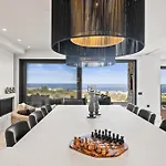 Serenity Blue Luxury 7 Bedrooms *