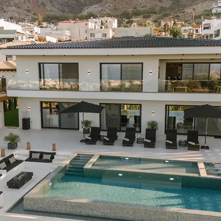 Serenity Blue Luxury 7 Bedrooms