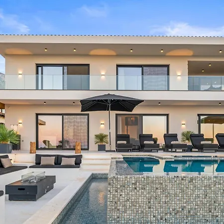 Serenity Blue Luxury 7 Bedrooms *
